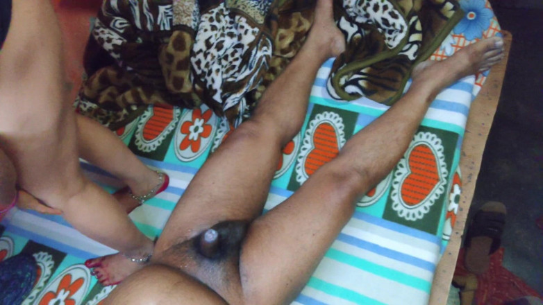 Meenu raj: 村の女性たちが義父を楽しんでいる