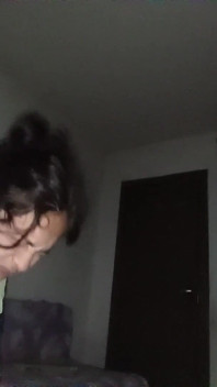 Keesokan harinya ayah tiri memberiku blowjob lagi dan aku menelan semuanya karena aku gadis yang baik