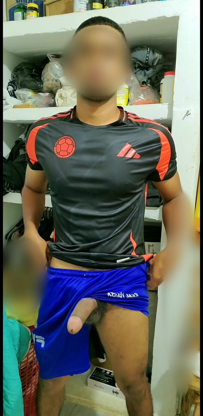 Charlieburrito: Enorm kuk är onanerad