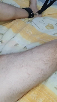 거대한 12인치 딜도로 오빠의 자지를 빨아주는 펨돔 요도 소리