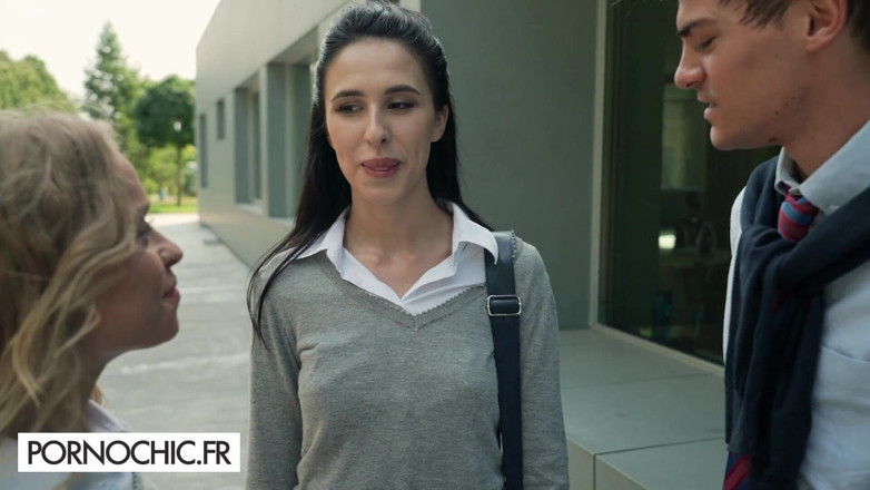 Pornochic: 아시아 바르가스의 대담한 계획