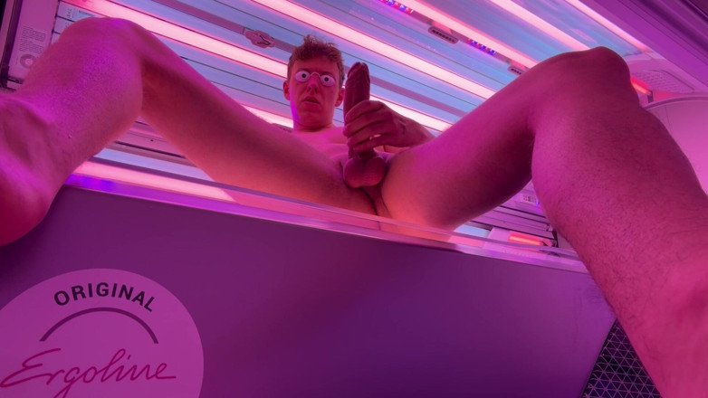 Daddys Legacy: Young Man After Gym Loses Control in Public Solarium