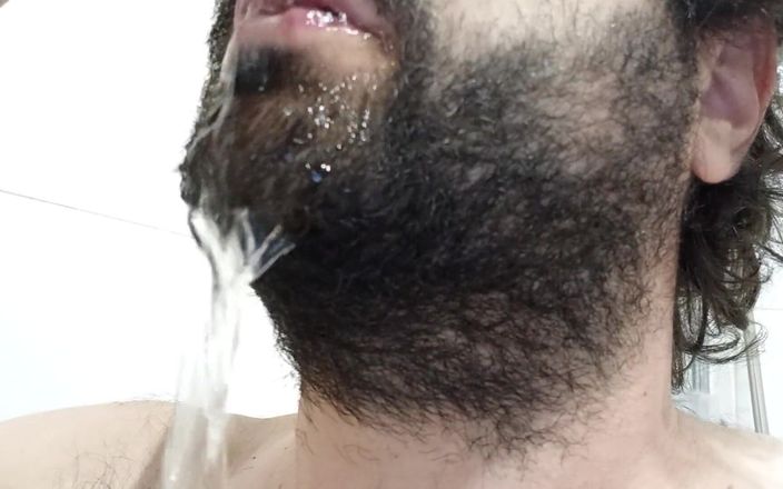 Kinky Guy: グラスで長時間放尿し、自分のおしっこを飲む