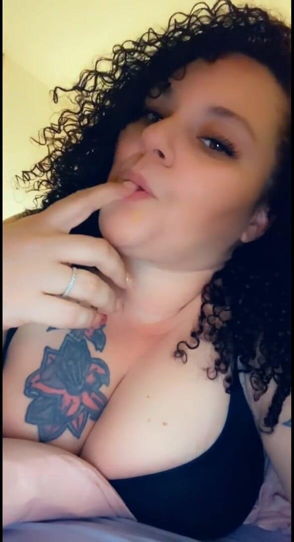 Curvyliz9: Hứng tình trong phòng tắm