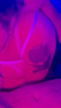 Verklig flickvän ger slarvig deepthroat avsugning till pojkvän - hemlagad amatör
