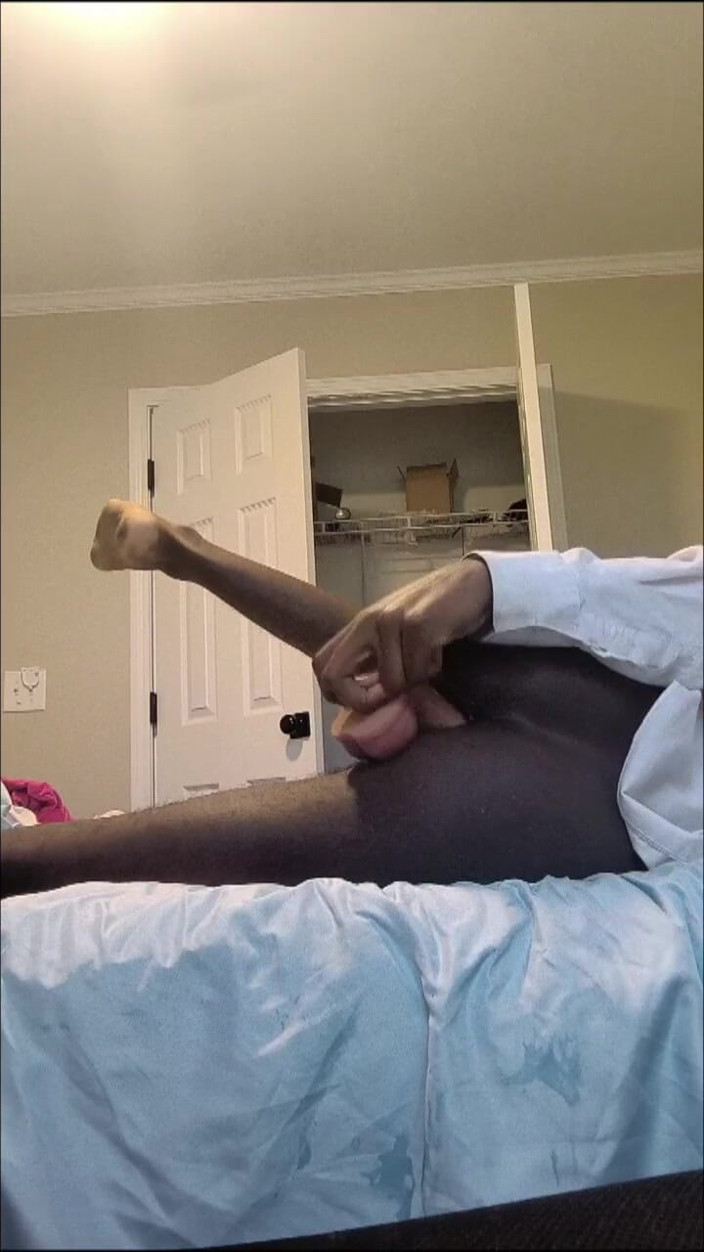 DaBlackFemboy: ควยปลอมหนาลึกเข้าไปในรูน้ําเงี่ยนไหลเยิ้มของกู