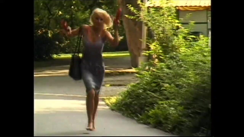 MMV films - The Original: O mamă sexy țâțoasă cu pizdă strâmtă călărește o pulă uriașă...