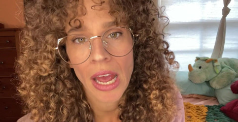 VibeWithMommy: Mama vitregă se fute cu cel mai bun prieten al...