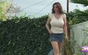 Huge Boobs MILF: Vers getrouwde hete brunette met grote tieten beleeft geestverblindende seks...