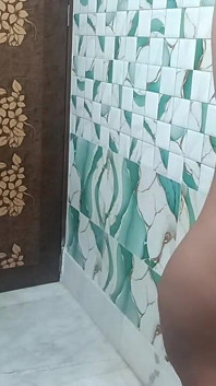 Desi köyünün yengesi banyoda iyi bir seks yapıyor