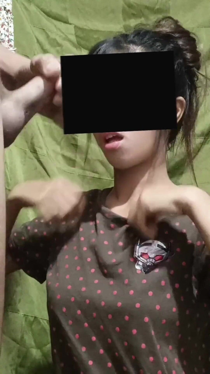 YammyPH: Pinay flicka första gången suger kuk