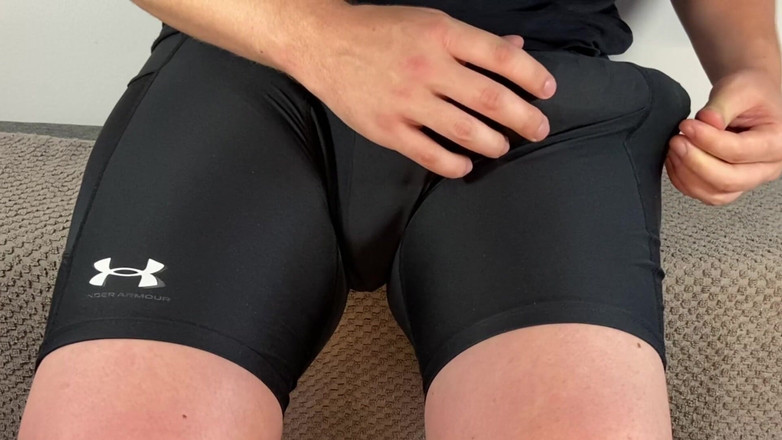 Lucas Nathan King: Obrovský penis, sperma hands free v kalhotách