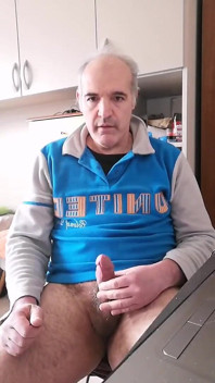 Me corro en mi café y me lo tragué todo caliente