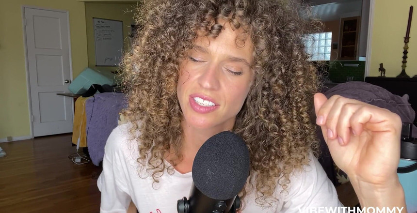 VibeWithMommy: Asmr cu mami! Fac un joc de roluri distractiv pe...