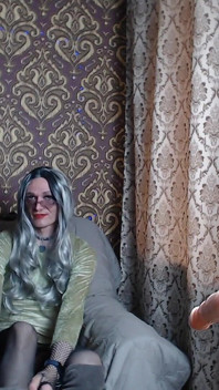 Crossdresser Slut prova un nuovo look