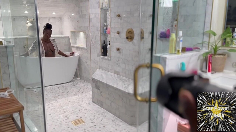 Star Power Media: Smyslné promočení: Gianiny nezbedné koupelové škádlení