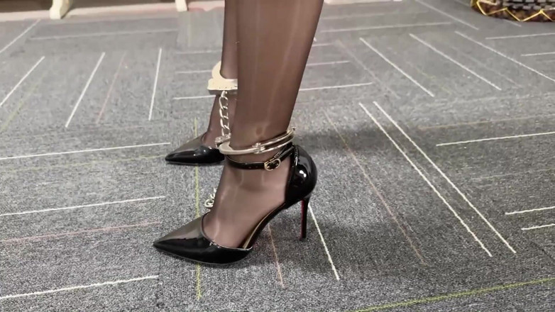OrangeXXOO: Trembling Legs