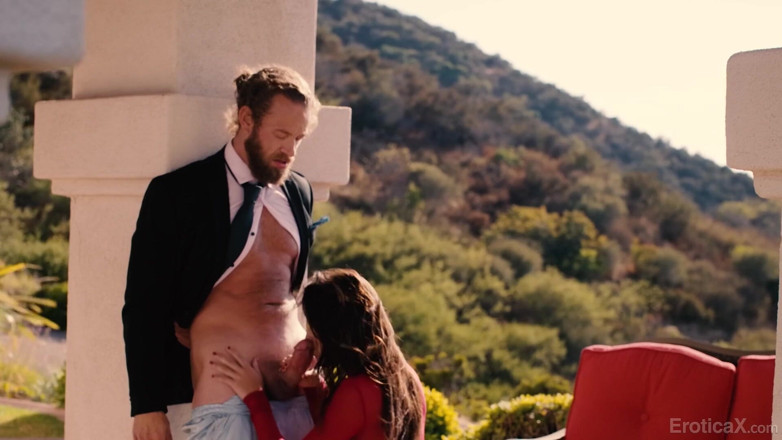 Erotica X: Kylie Rocket, brune sexy, se tape un ami au mariage...