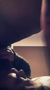 Assista me foder seu rosto, ela pode engolir todo o pau