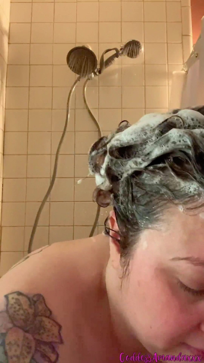 Goddess Amanda: お風呂とシャワーの曲線美熟女
