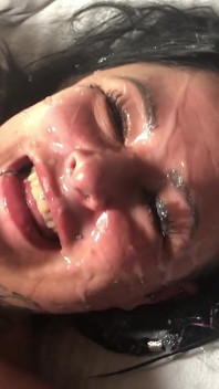 Fă-o să ejaculeze, apoi să se spermă pe fața ei