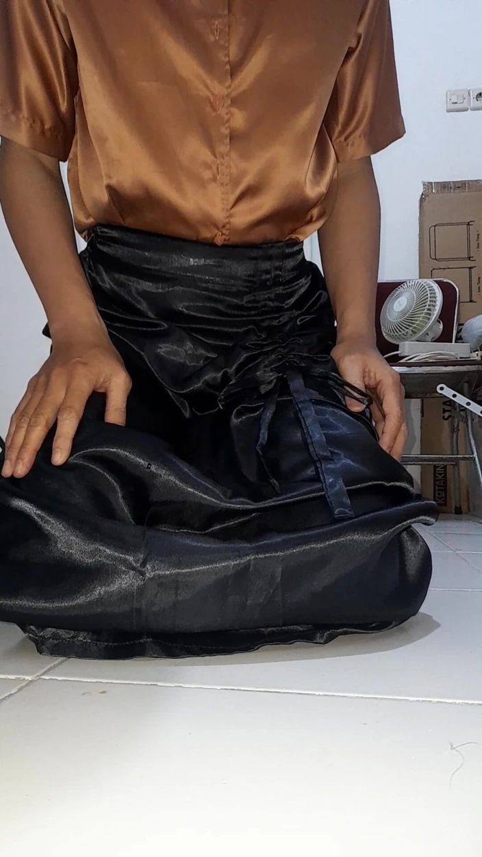 Naomisinka: Satin Black Skirt Cum Rag