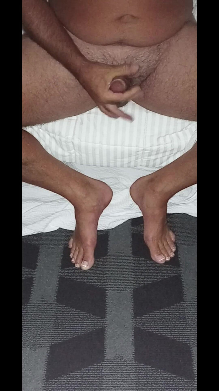 Midsouth Foot Fetish: 只是一个男人独自在酒店房间里