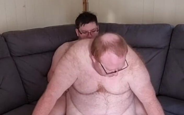 Daddysmudge: लड़का Summerhouse में डैडी को चोदता है