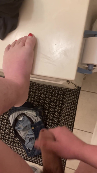 Jennysparkless: Ejaculând pe degetele de la picioarele mele