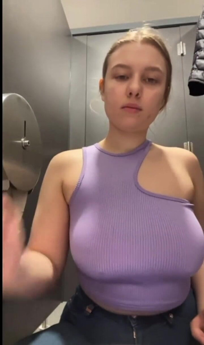 JuiceLussie: Fingering Tight Anal in Public Place. Face Sitting. Masturbate so...