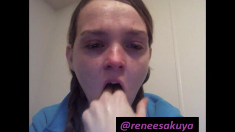 Renee Sakuya: 指で猿轡をはめられる、こんなにいい子だよ