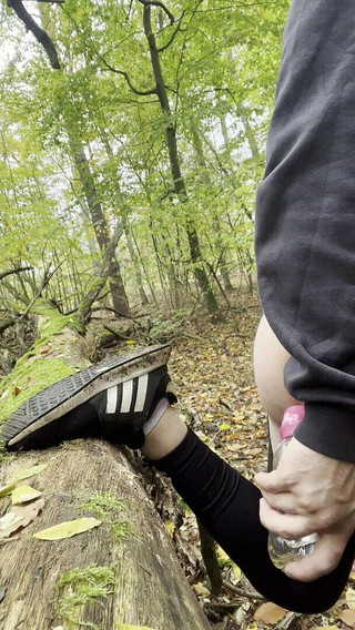 Apomit: Šukání zadku s lahví náctiletého chlapce anální sexuální hračkou