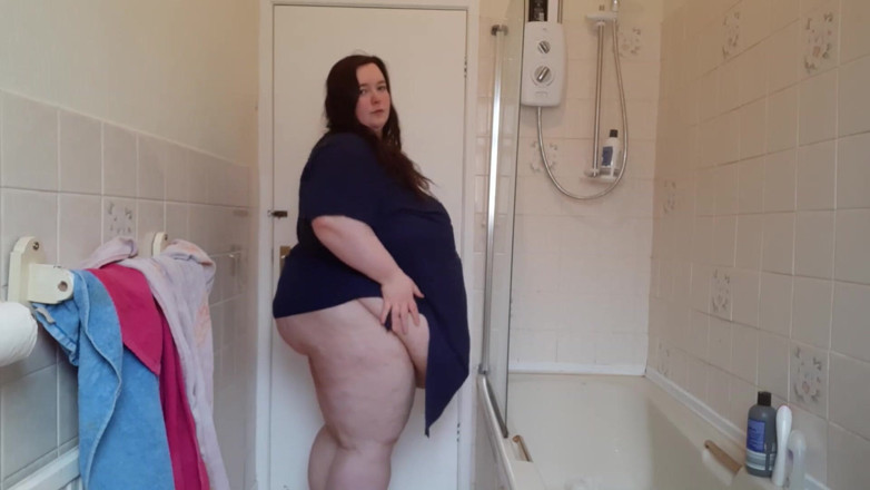 SSBBWLadyBrads: BBW SSBBW pokazuje gruby brzuch z jiggles i shakes