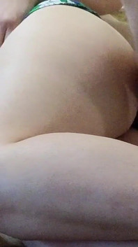 Nevlastní otec si omylem spletl svou nevlastní dceru s jeho manželkou a nechal ji s creampie