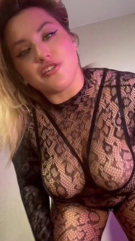 BBW com bunda grande dançando striptease instruções para se masturbar