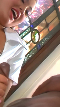 Tia Tanaka é uma linda, grande peituda natural, loira de cabelos asiáticos coolege menina, levando um pau preto grande e gordo