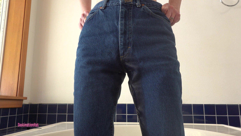 Destination Kat: Xixi e brincadeira em jeans