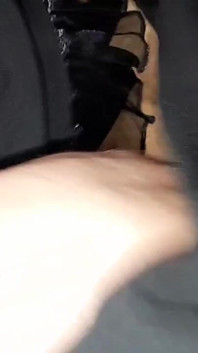 Mi masturbo per il sesso delle mie amiche lesbiche