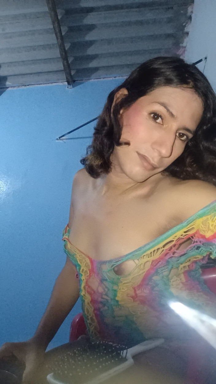 Femboy from Colombia: Ik ga deze kamer schilderen