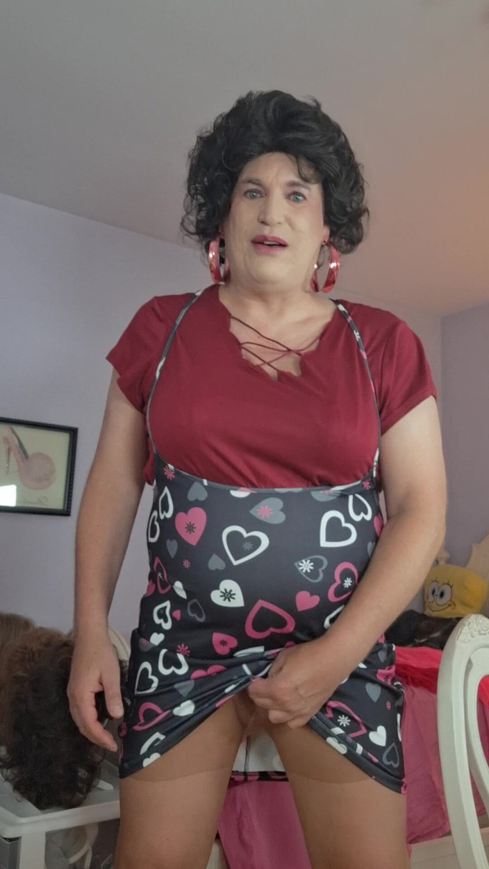 Victoria Lecherri: Tôi đã biểu diễn đồ lót trực tiếp cho bố và bạn...