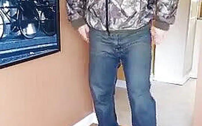 Boatinrob: Home from work and horny