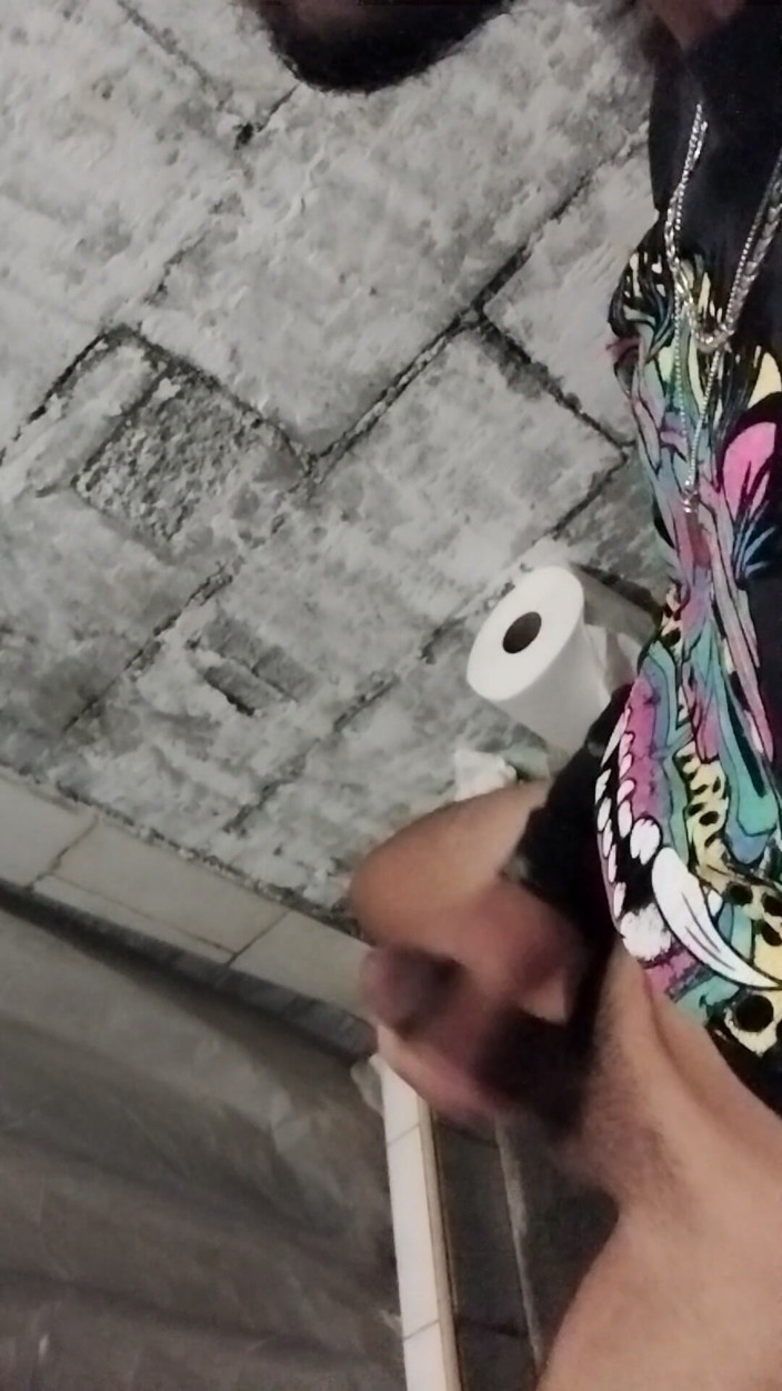 AlexAlejandro13: I Come to the Bathroom Because I Need to Pull...