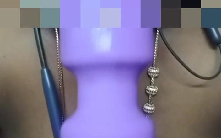 RenuRaj: Cô vợ nóng bỏng Desi Tamil cởi saree cho con...
