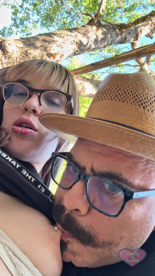 Daddy and Asuka: Tati sexy și baby se incitează între ei în aer liber