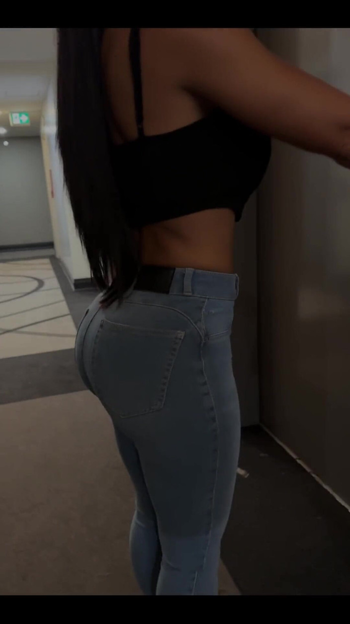 Miss Lexa: Jeans &amp; Top Kinda Night