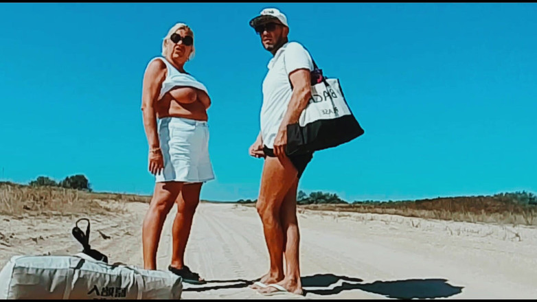 Crazyfamily 1970: 道中の見知らぬ人を吸う