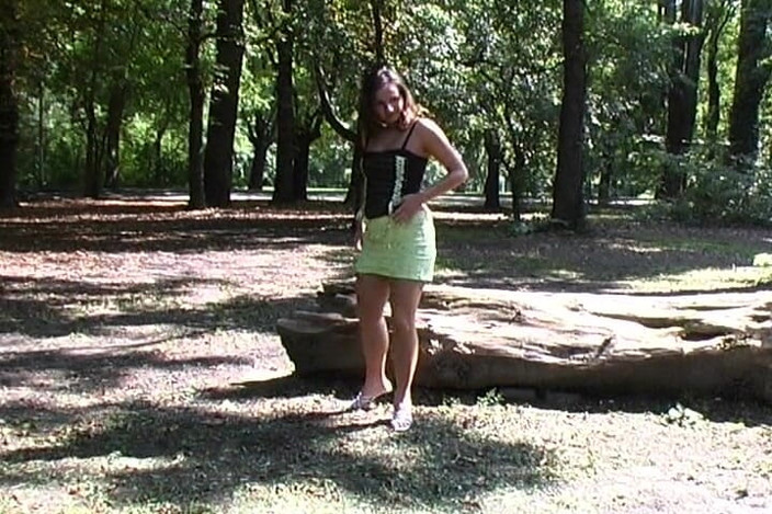 Porno kino: Outdoor Session with Teasing German Babe in the Park