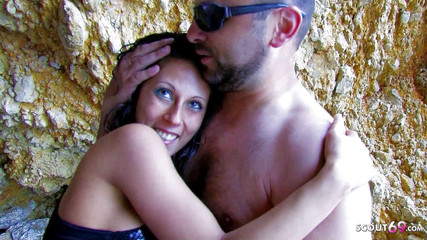 Full porn collection: Přirozená hubená teenagerka Noemie Joly ošukaná k orgasmu nevlastním otcem...