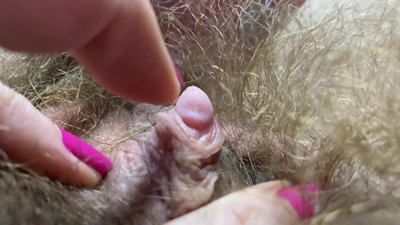 Cuteblonde666: Monster-klitoris im dschungel