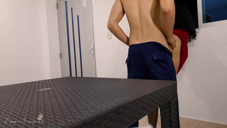 Diana Marquez: Hård doggystyle vid fönstret och bordet, slutar med en rörig...